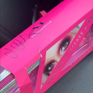 Jeffree Star Brushes ( SIGNATURE INCLUDED )